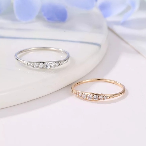 Thru Thick and Thin Band 18k Gold Luxe minimalist - Picture 2 of 4